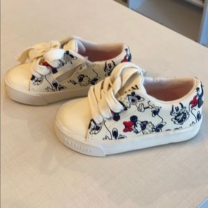 Zara baby tennis shoes. Size 20